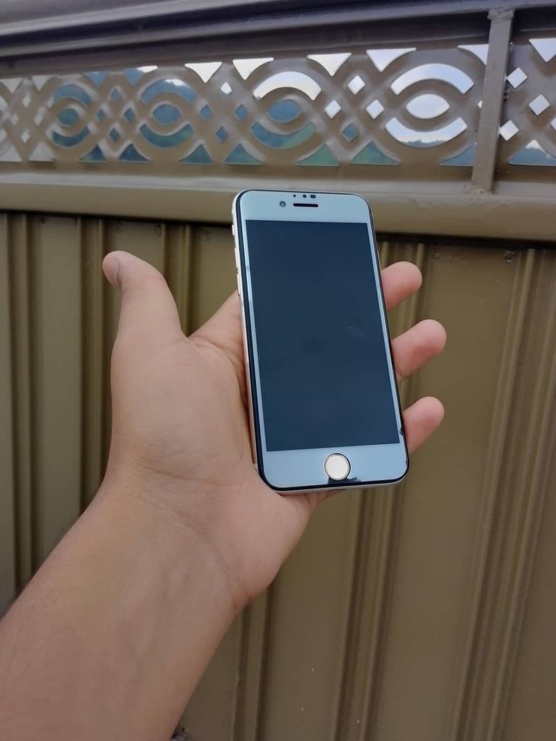 Apple iPhone 7 1