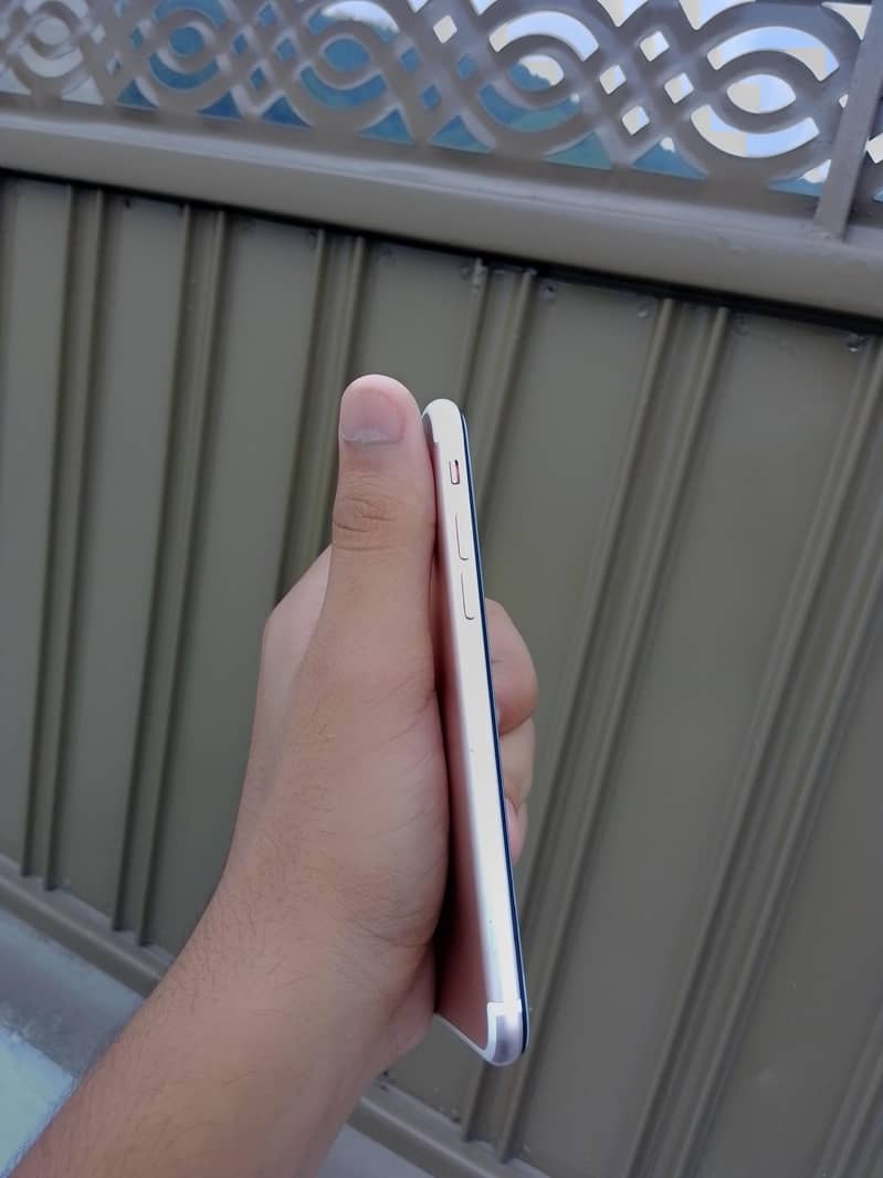 Apple iPhone 7 2