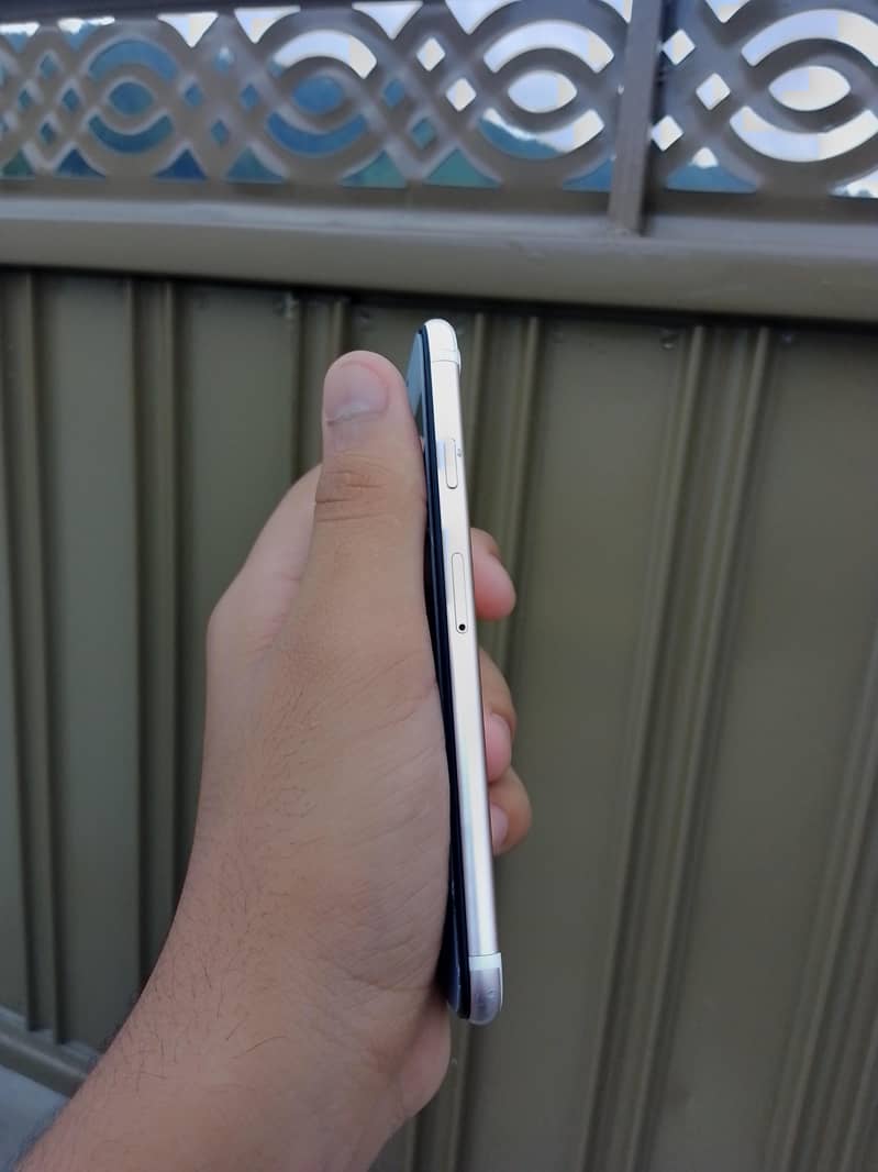 Apple iPhone 7 3