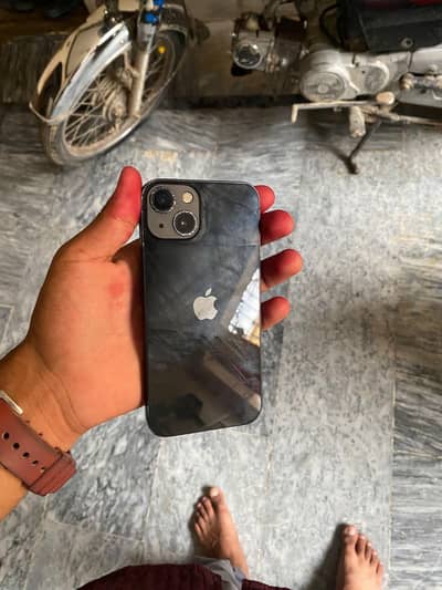Apple iPhone 13