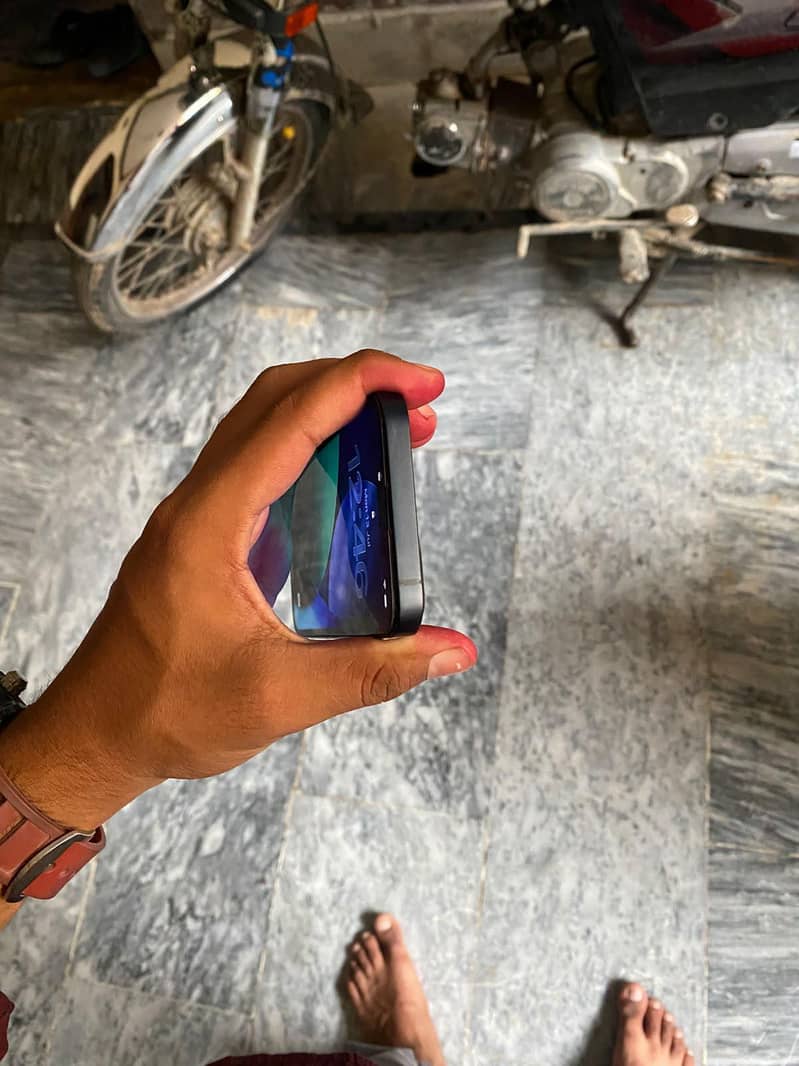 Apple iPhone 13 1