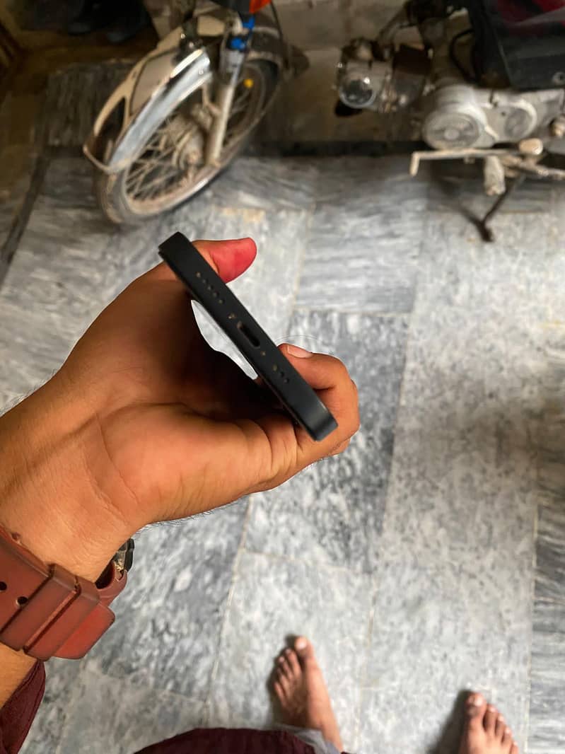 Apple iPhone 13 3