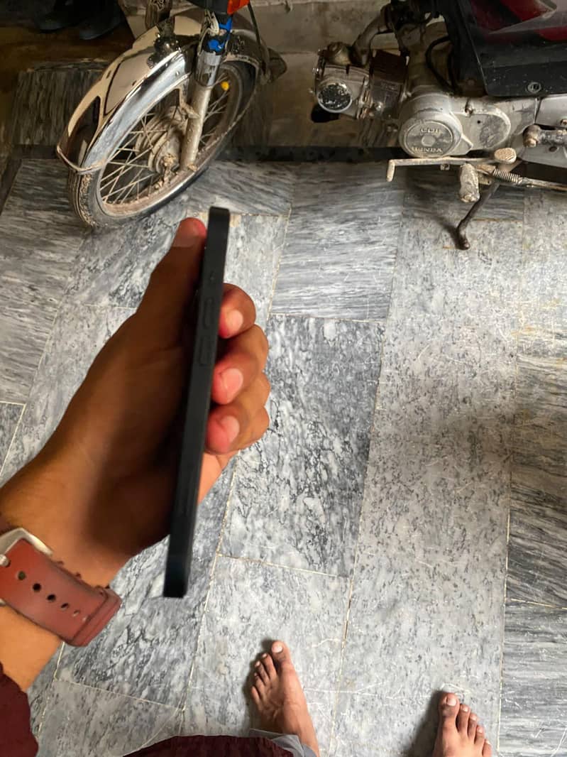 Apple iPhone 13 4