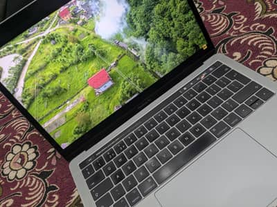 MacBook Pro 2017 (Touch Bar) – 512GB SSD | Excellent Condition