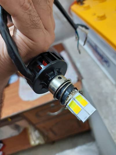 Dual Color LED Bulb (White/Yellow) with Turbo Fan