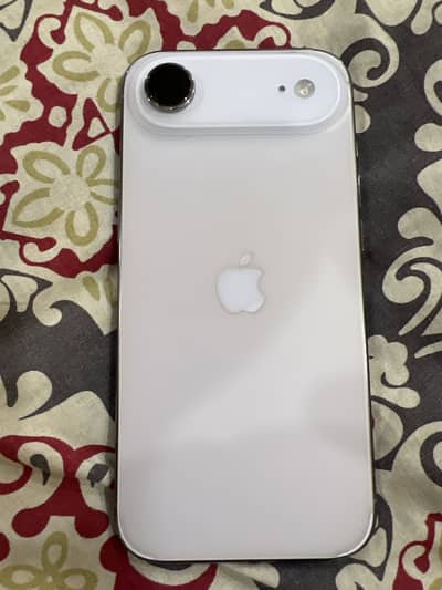 I Phone 17 Air JV Box And warranty till December  White colour 10/10