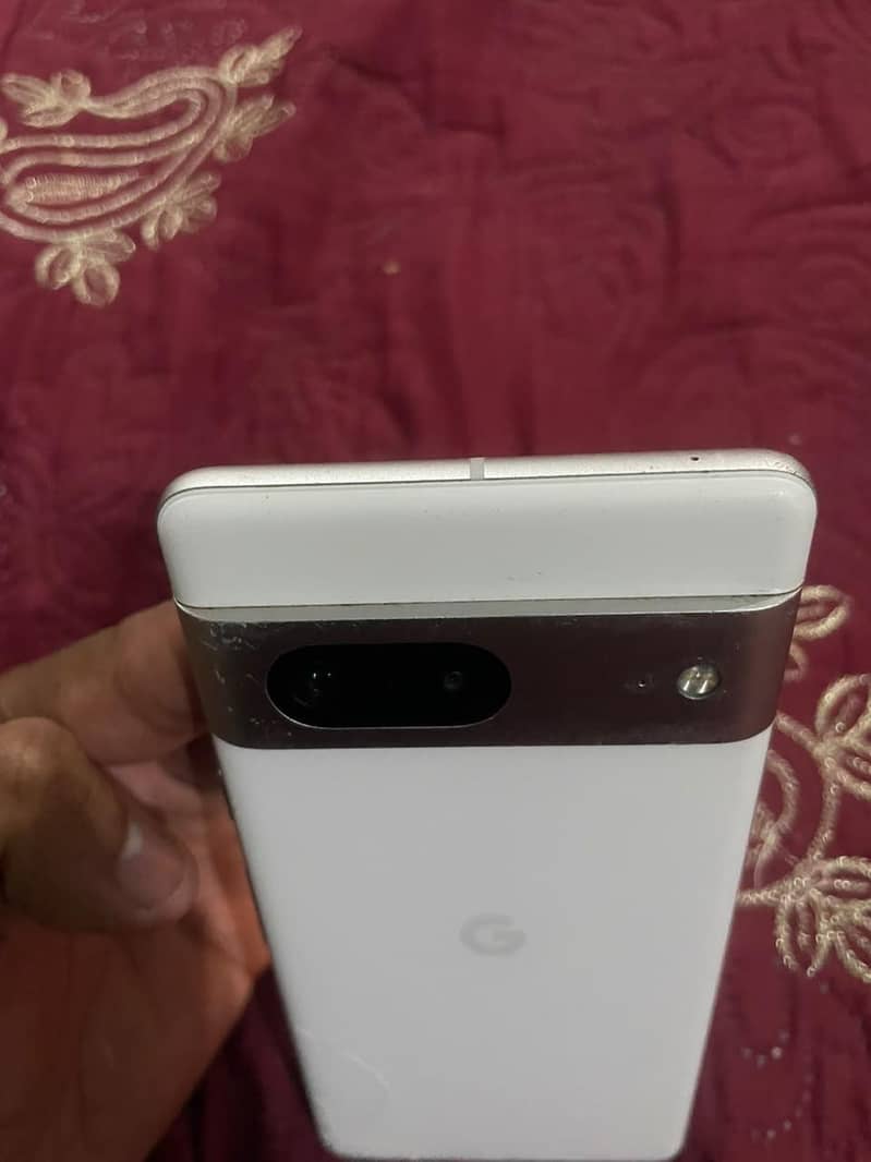 Google Pixel 7 4