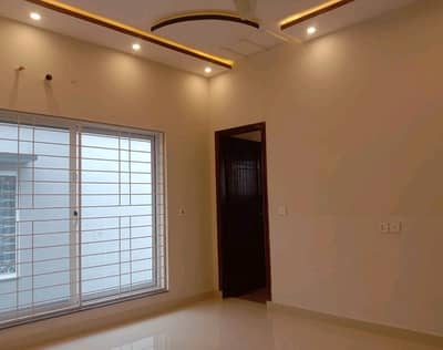10 Marla House In Bahria Town For sale At Good Location