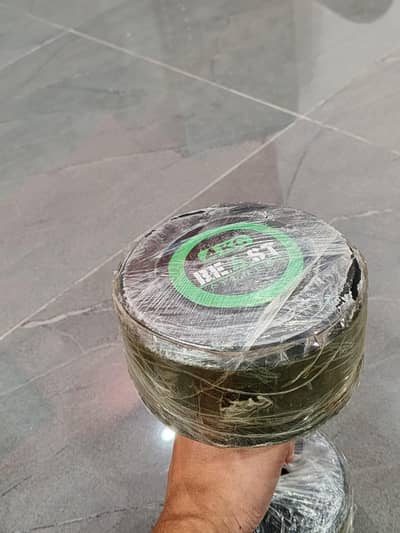 4kg dumbbell pair. 4+4=8kg total