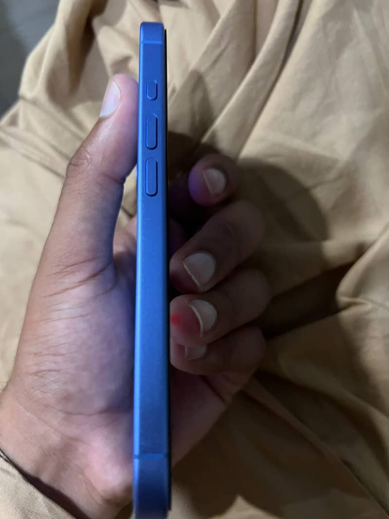 Apple iPhone 16 1