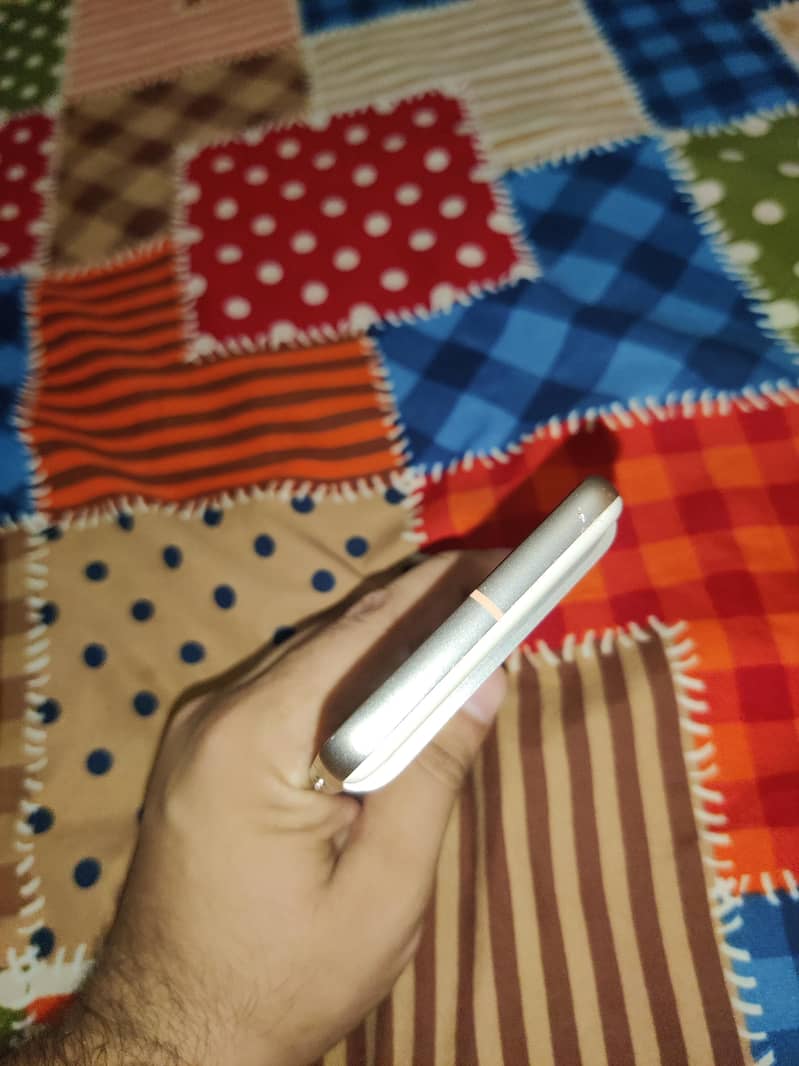 Google Pixel 8 4