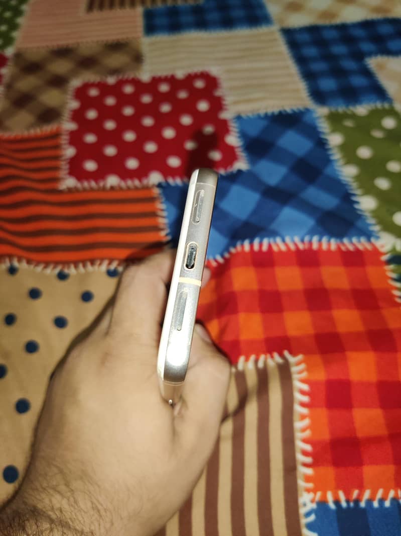 Google Pixel 8 6