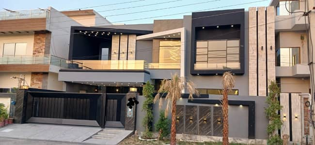 Prominently-Located 20 Marla House Available In Wapda Town Phase 1 - Block E