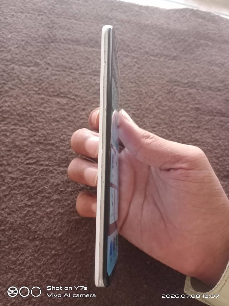 Sharp Aquos Zero 2 4