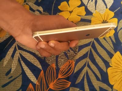 Apple iPhone 6S