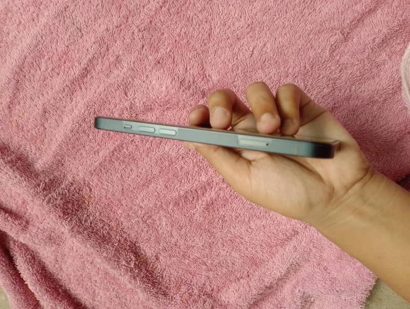 Apple iPhone 13 2