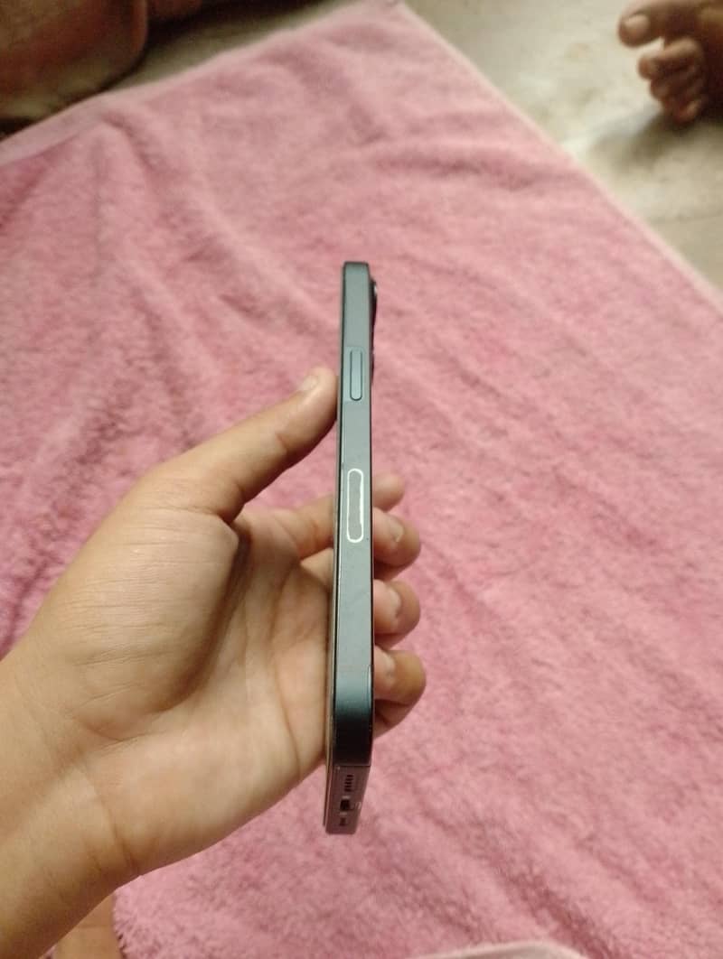 Apple iPhone 13 3