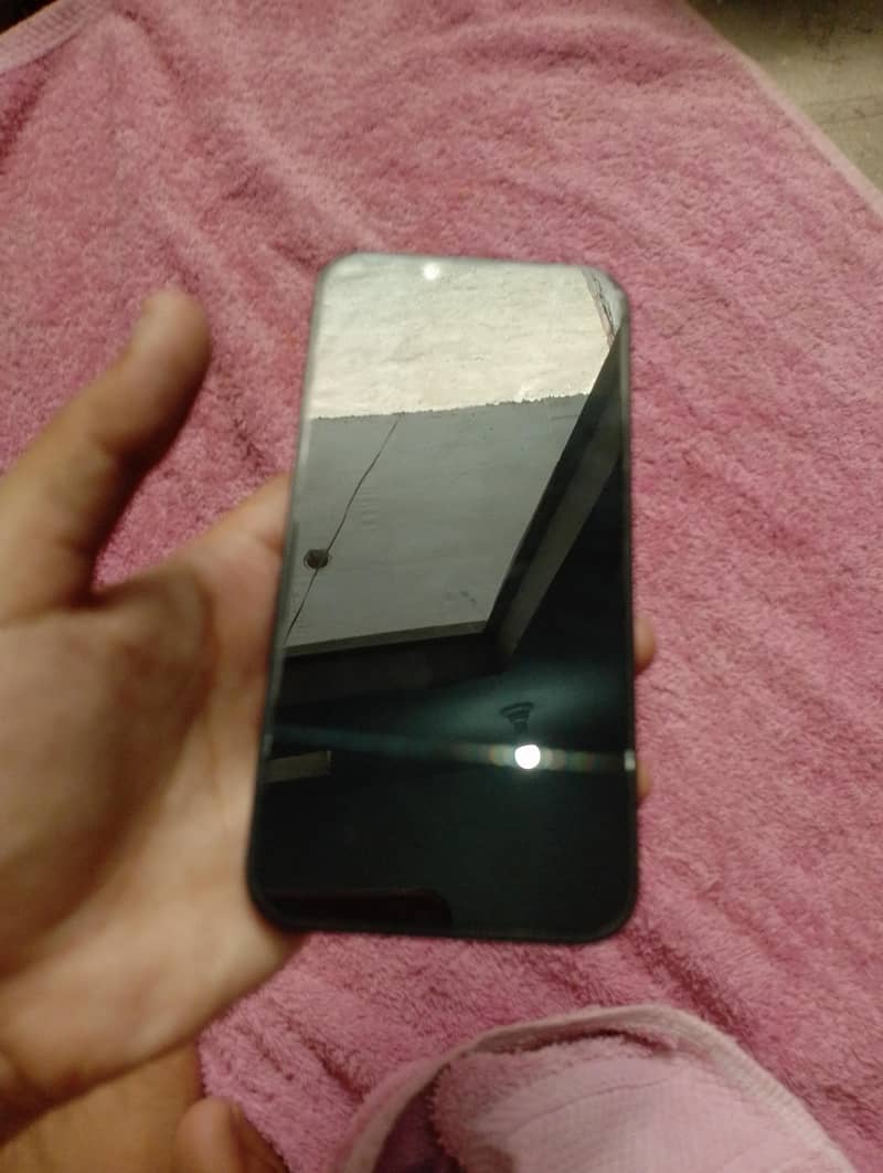 Apple iPhone 13 4