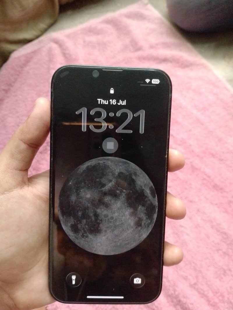 Apple iPhone 13 5