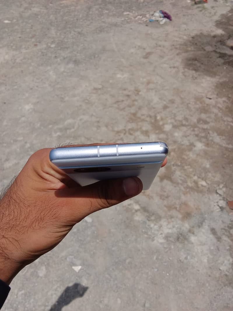 Google pixel 7a 5