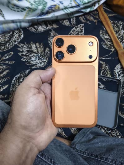Apple iPhone XR convert 17pro