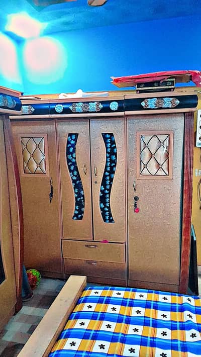 Double Bed hai side Table 2  dewaidar Almari 3 pala wali
