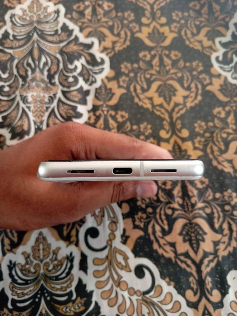 Google Pixel 7 4