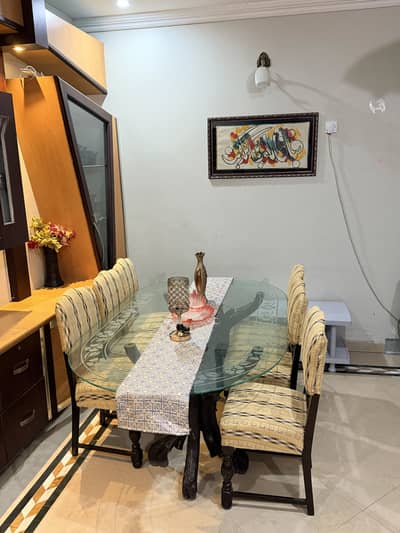 1.6 Seater Glass Top Dining Table Set – Excellent Condition