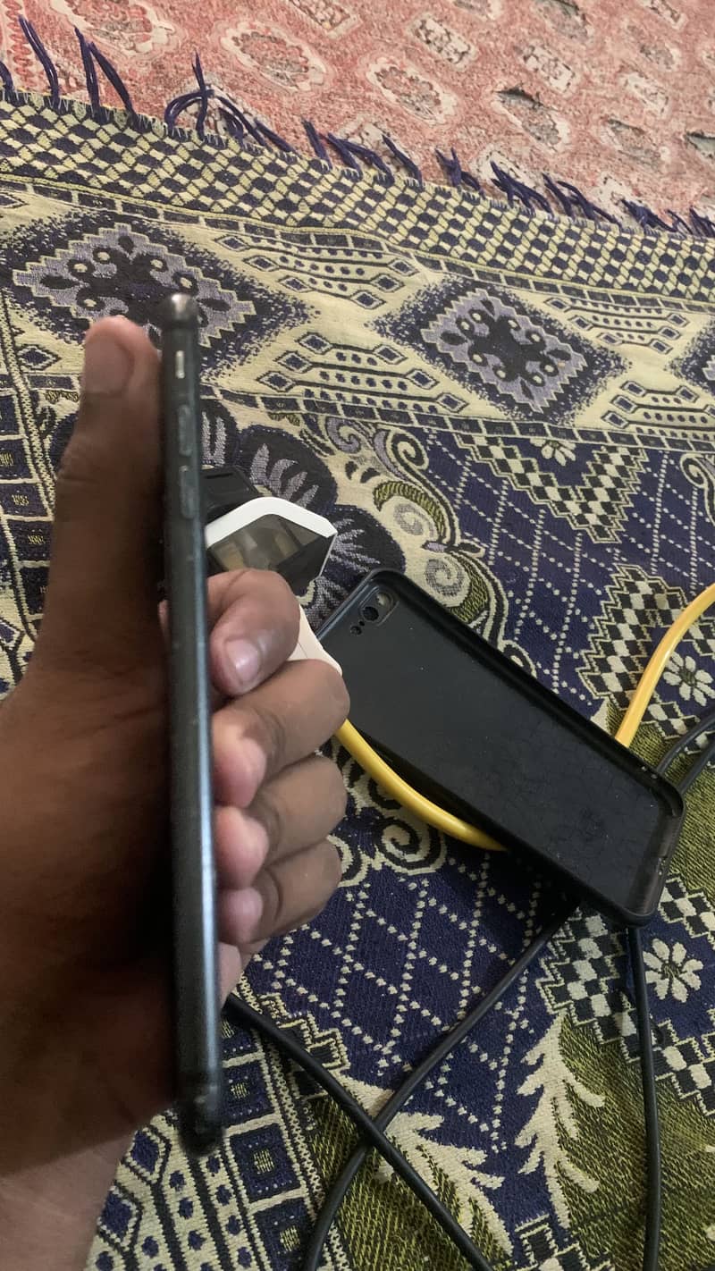 Apple iPhone 7 Plus 2
