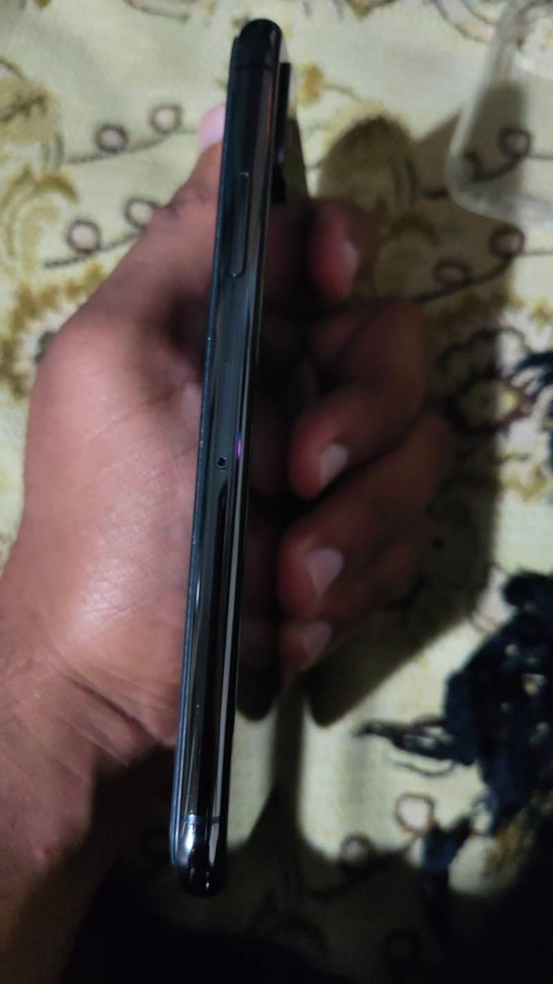 Apple iPhone XS 3