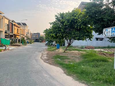 5 MARLA CORNER PLOT DHA 9 TOWN A BLOCK TOP LOCATION