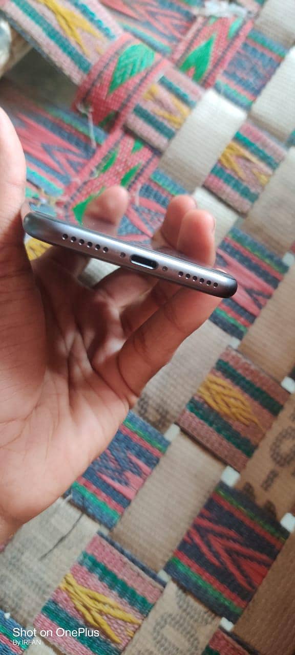 Apple iPhone 8 1