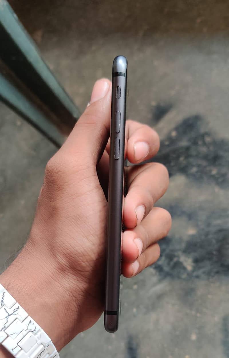 Apple iPhone 8 3