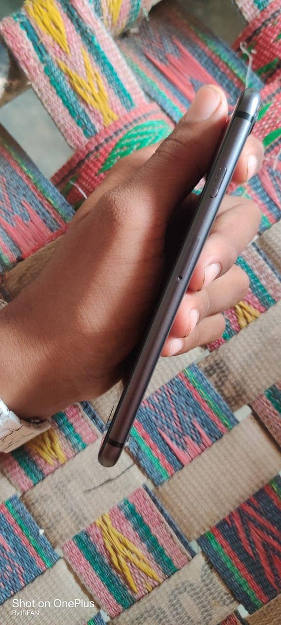 Apple iPhone 8 4