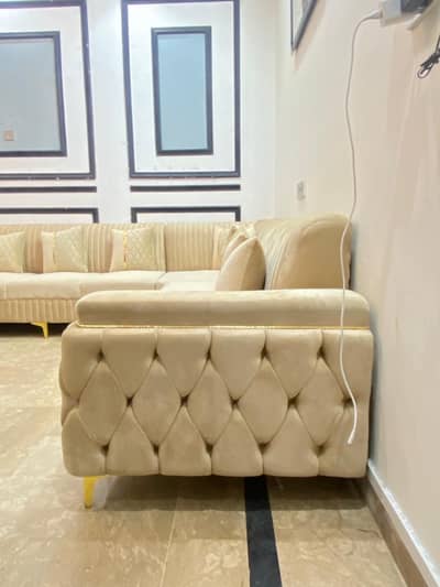 Selling my almost new 7 seater L shaped sofa set with 7 cushions