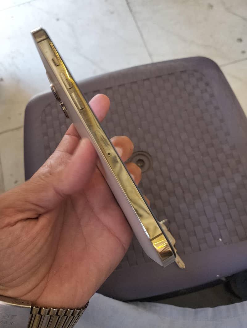 iPhone 12 pro max 3