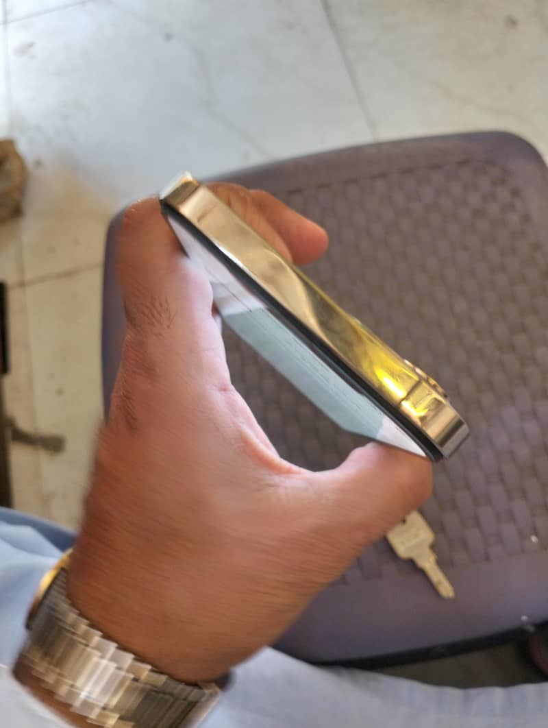 iPhone 12 pro max 4