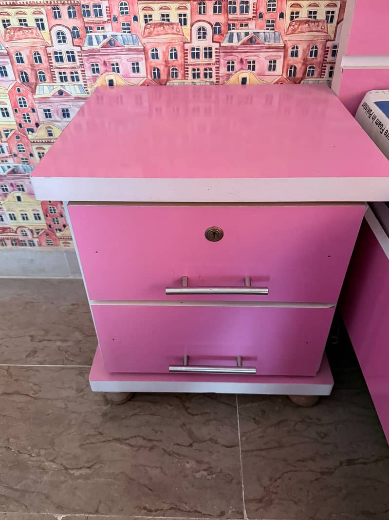 Single bed ,wardrobe ,side table ,dressing Mirror 1