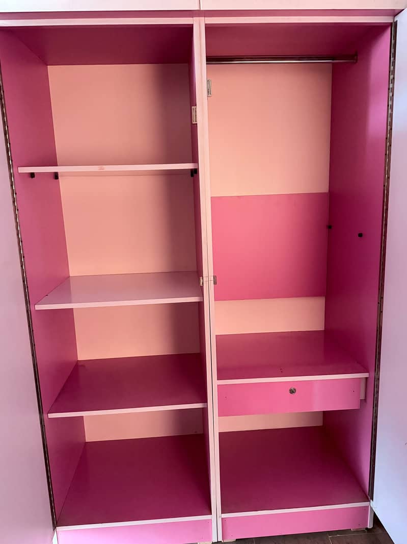 Single bed ,wardrobe ,side table ,dressing Mirror 3