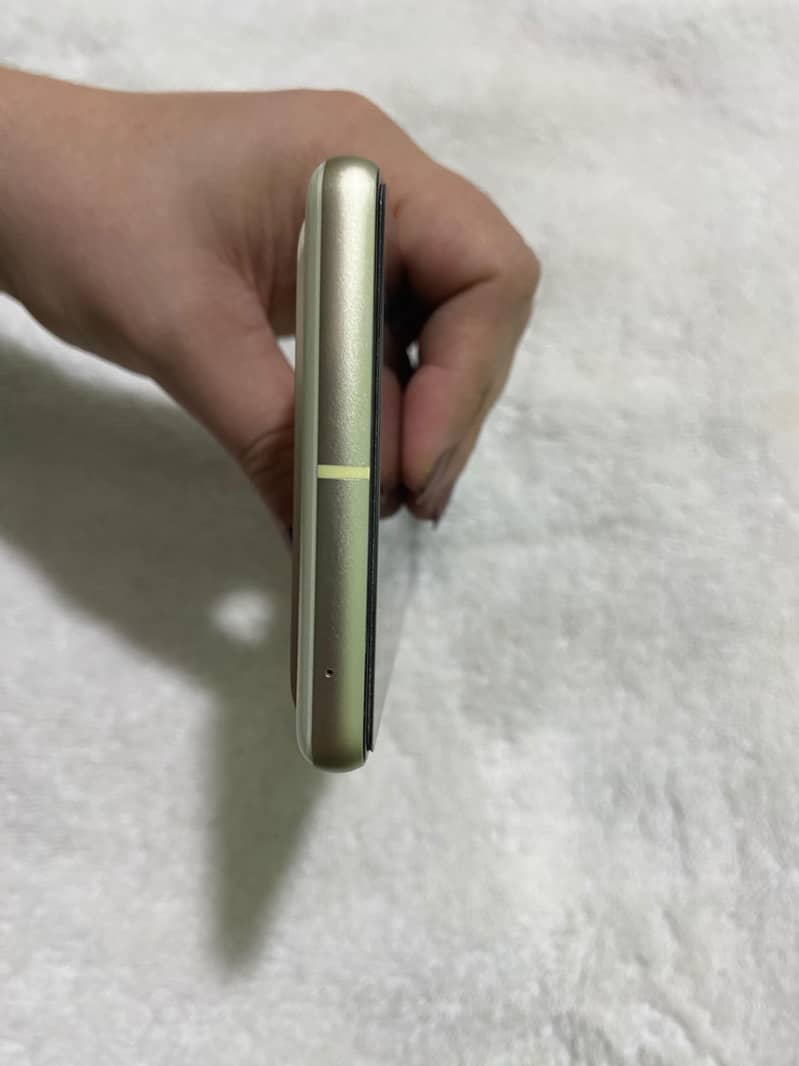 Google Pixel 7 4