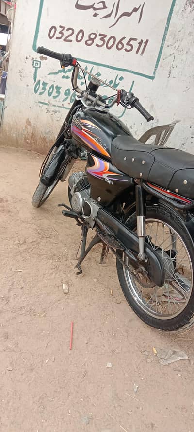 bhai all ok Sara Saman Honda ka laga hua hai bike condition 10by9