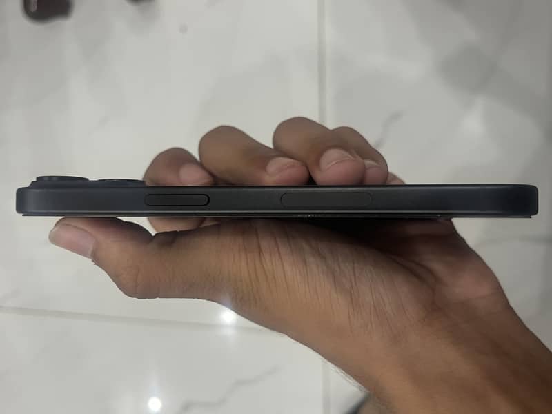 Apple iPhone 15 2
