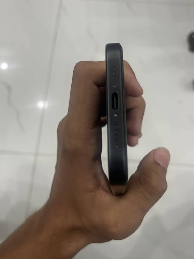 Apple iPhone 15 7