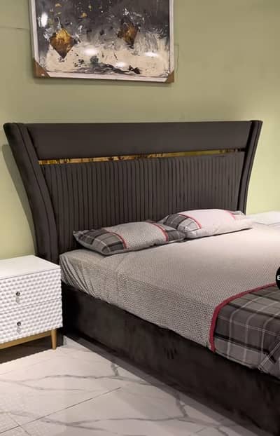 Luxury bed set / wooden bed set / king size bed / bed room furniture