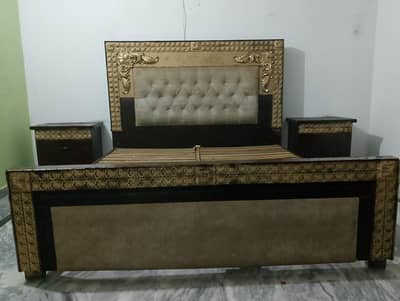 king bed and side tables