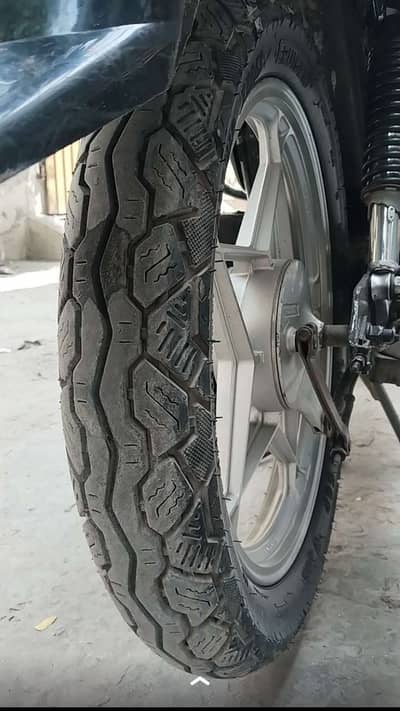 Suzuki gs 150se dono Tyres &tube for sale