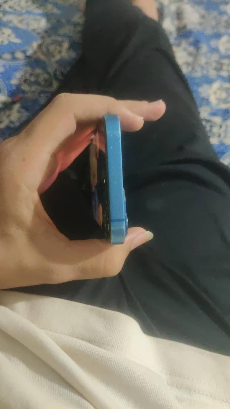Apple iPhone 13 4
