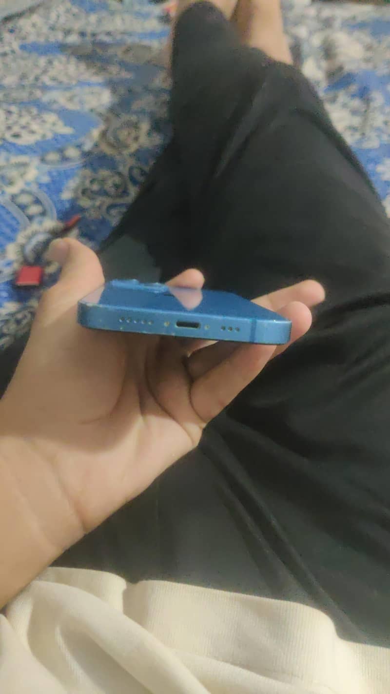 Apple iPhone 13 5