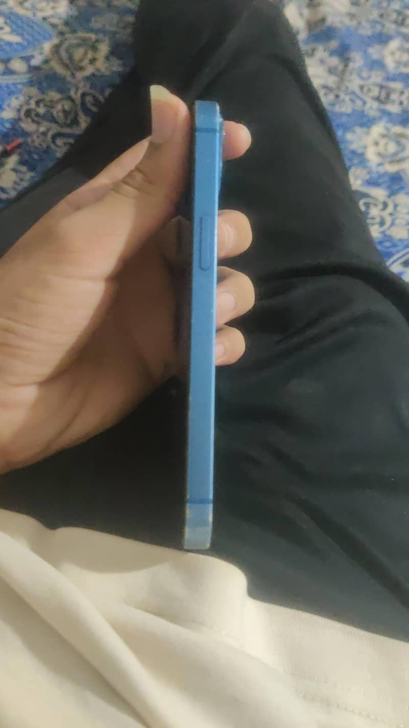 Apple iPhone 13 6