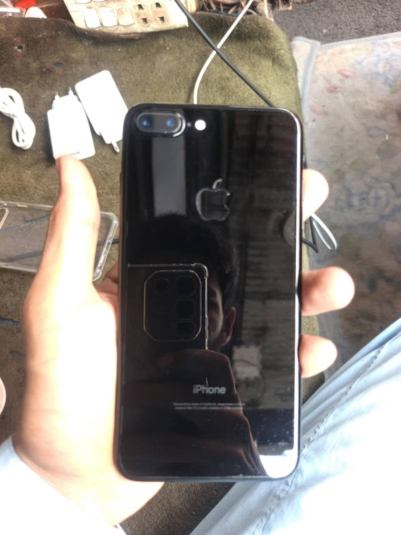 Apple iPhone 7 Plus 2